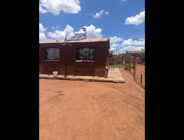 2 BEDROOM HOUSE FOR SALE IN SIMUNYE